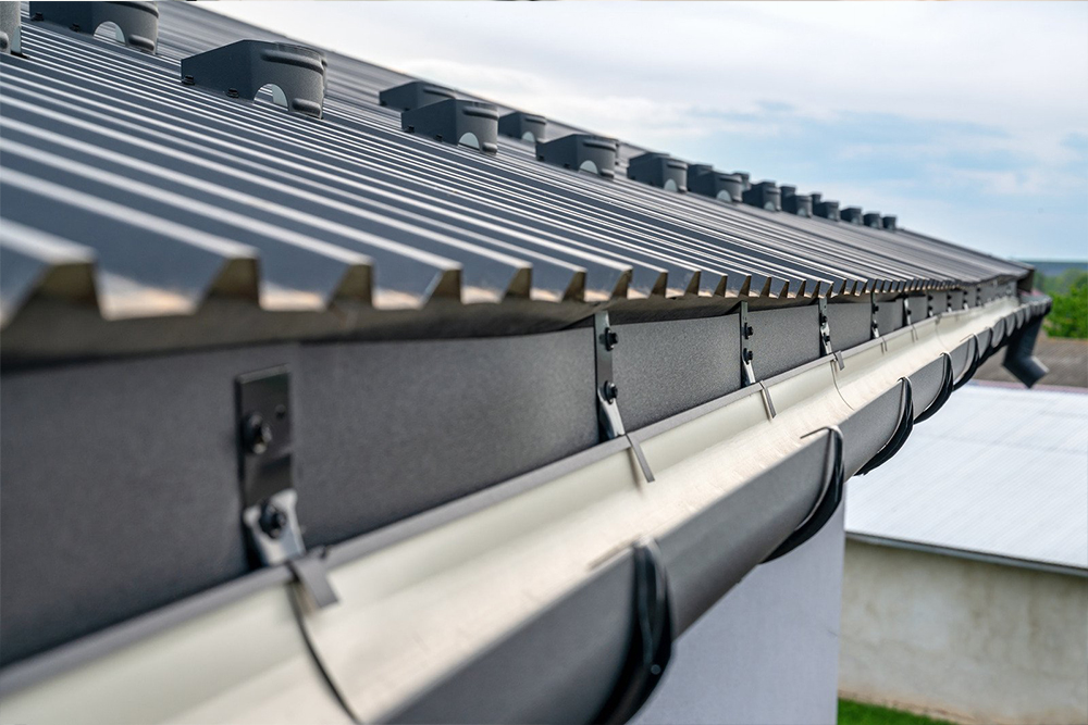 GUTTER INSTALLATION & PROTECTION LEADS